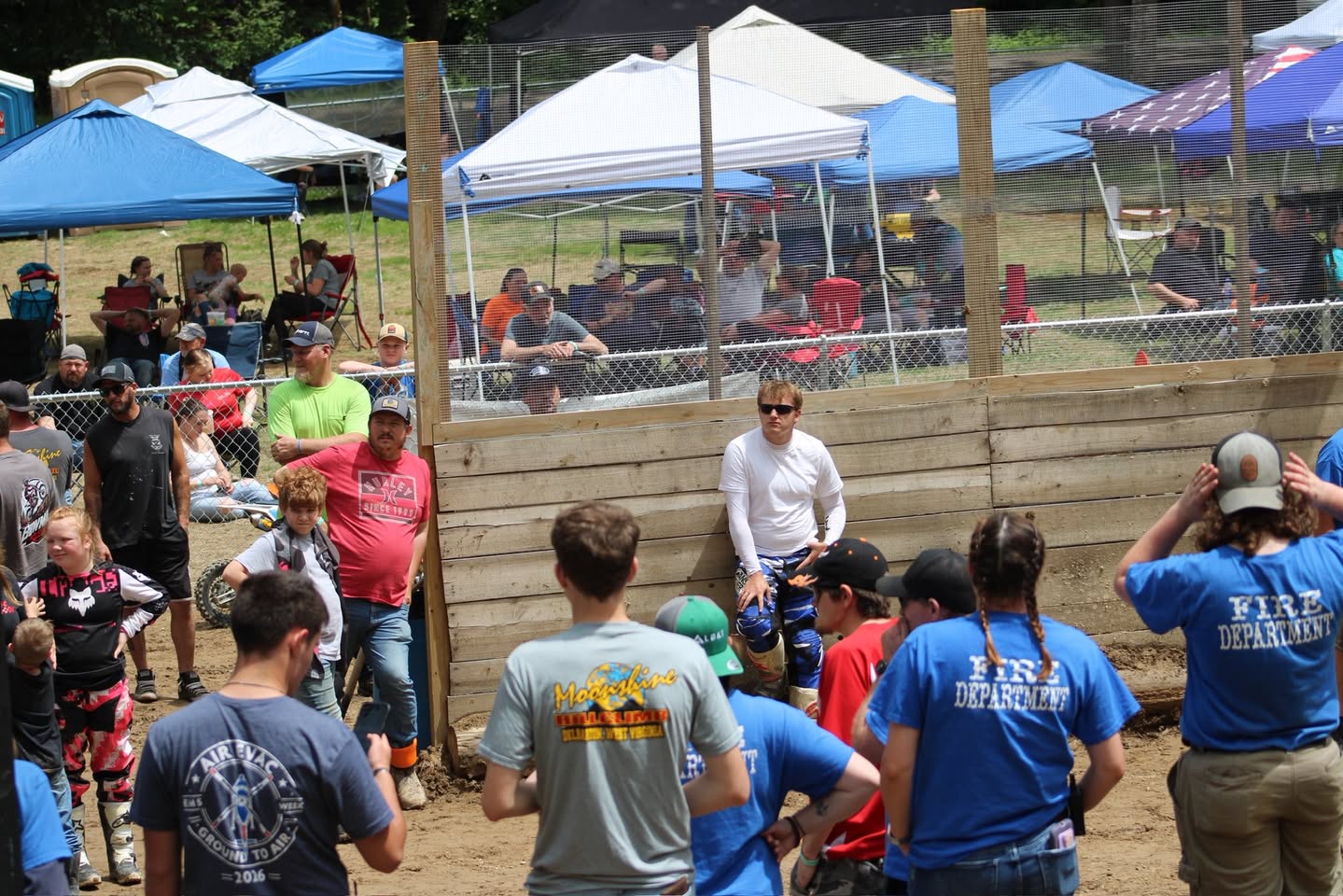 Fans and race-day atmosphere at Moonshine Hillclimb